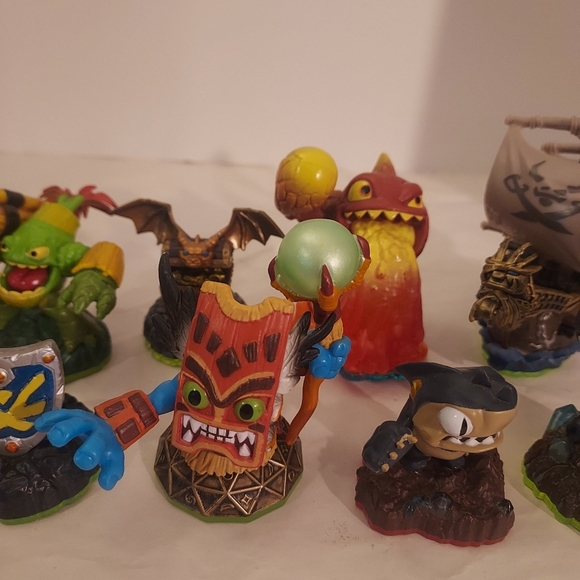 Lot of 13 Activision Skylanders Spyro's Adventure 2011/2012 Action Figure Toys - Picture 4 of 9